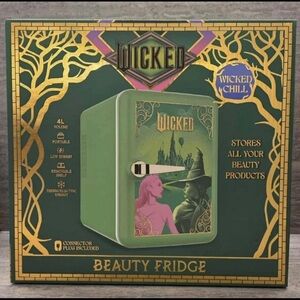 Wicked Beauty Fridge /Glinda Green 4L Portable Mini Refrigerator